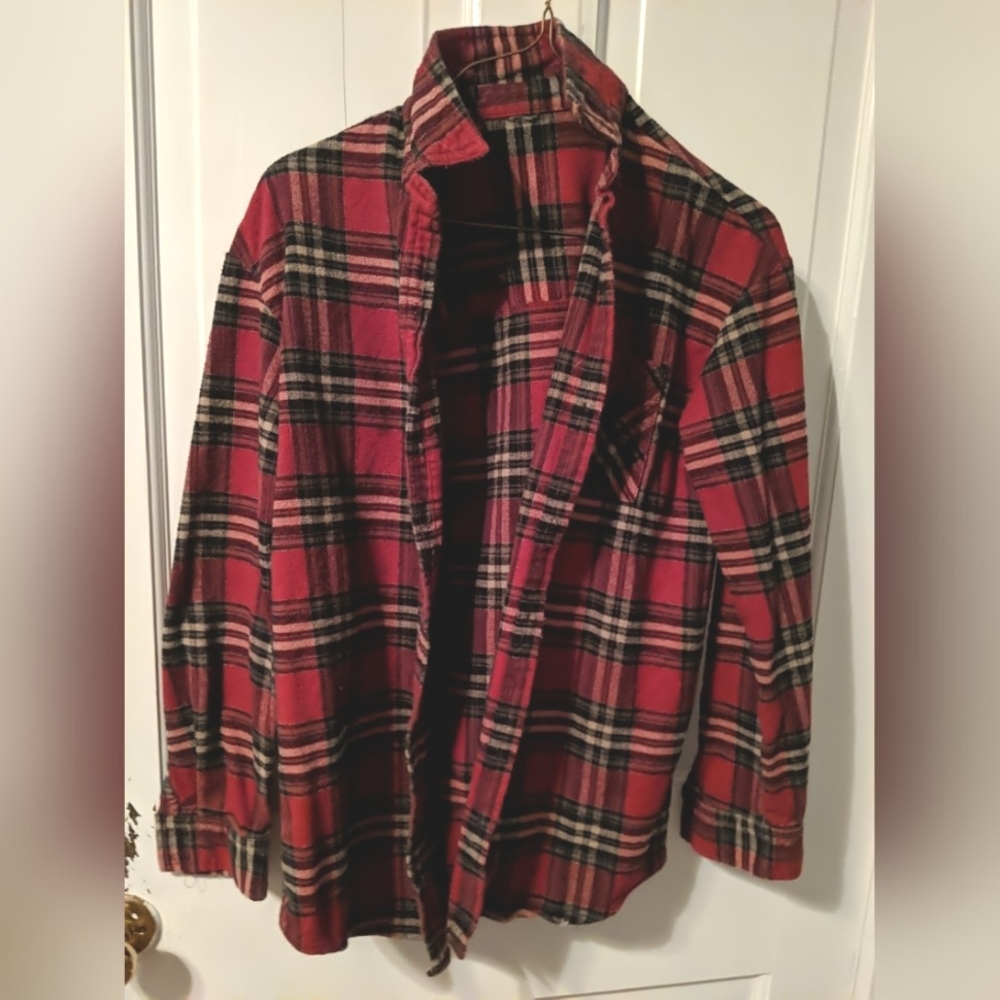 Old Navy Women’s Size S Small Long Sleeve Red Plaid Button Down Classic Shirt